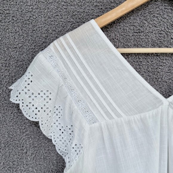 GAP embroidered eyelet lace V-Neck white top XXL NWOT - Picture 1 of 10
